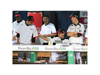 LG 1군 최악의 경기력에 팬들 충격