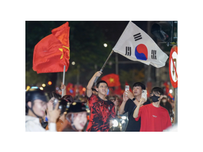 베트남 태국과 2-2 무승부로 축구 열기 폭발